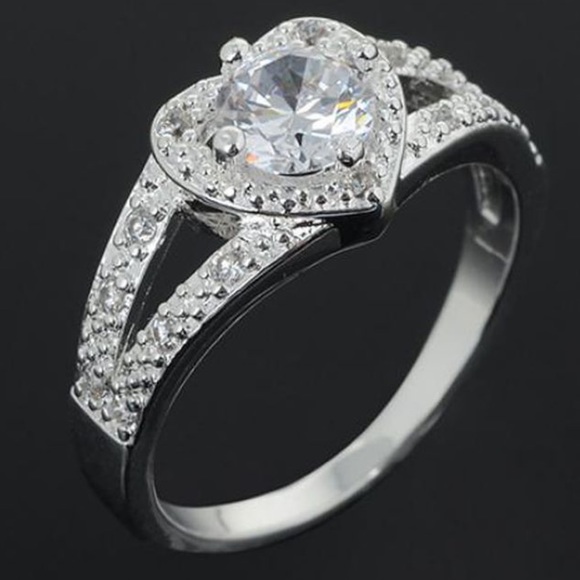 Gorgeous Crystal Heart 925 Sterling Silver ring - Picture 9 of 9